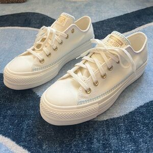 NEW Converse Platform sneakers with crafted stitching in white - Size 9